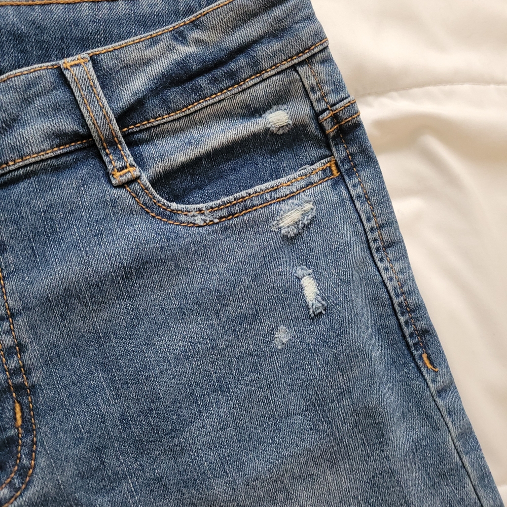 Cuffed Wide Leg Distressed Denim Jean Size 6 Like New - Picture 6 of 8